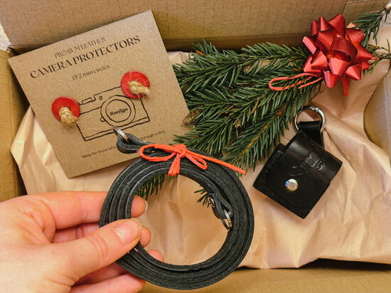 Gift box- neck strap